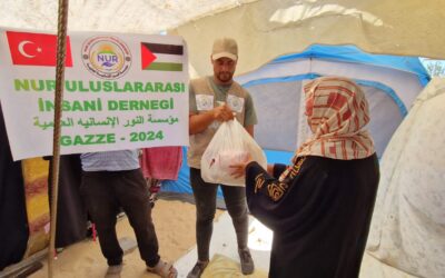Distributing food parcels to displaced people living in tents to support food security and improve living conditions