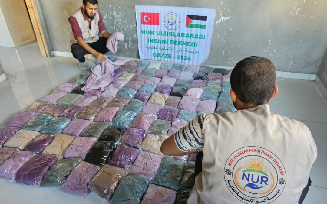 توزيع ثوب الصلاة على السيدات في شمال غزة وجنوبها